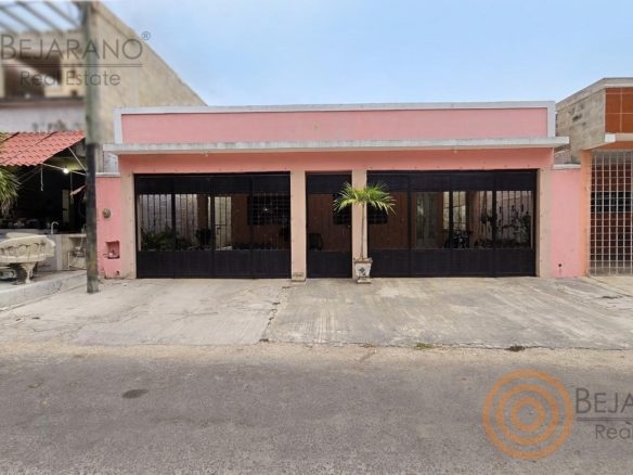 Fachada de la casa en venta frente al Parque de Colonos, Valladolid