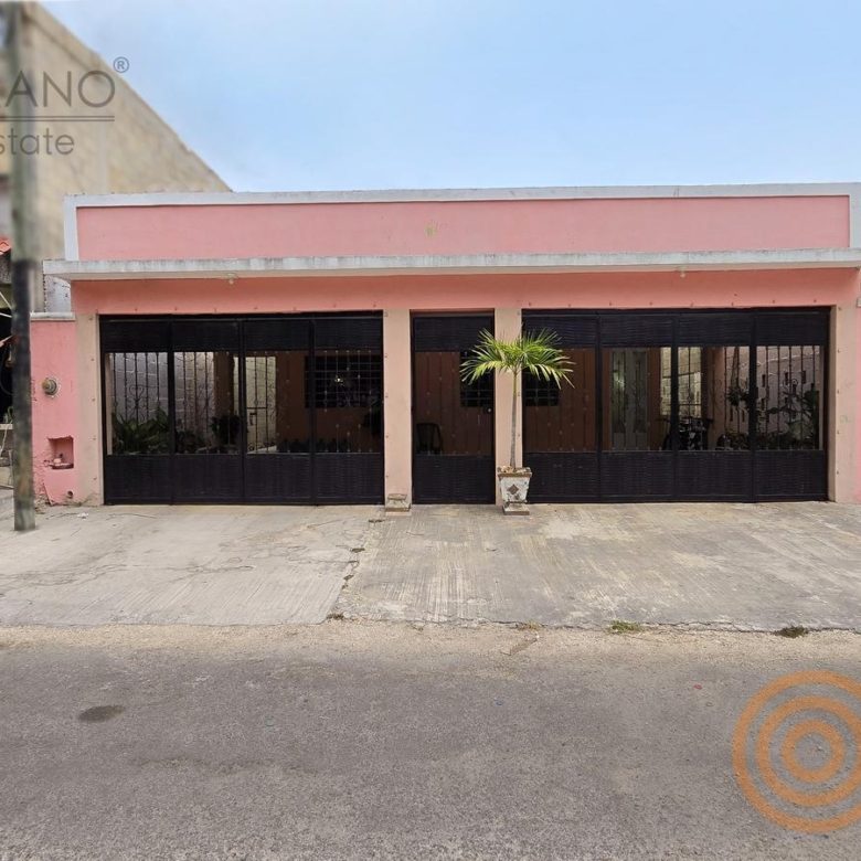 Fachada de la casa en venta frente al Parque de Colonos, Valladolid