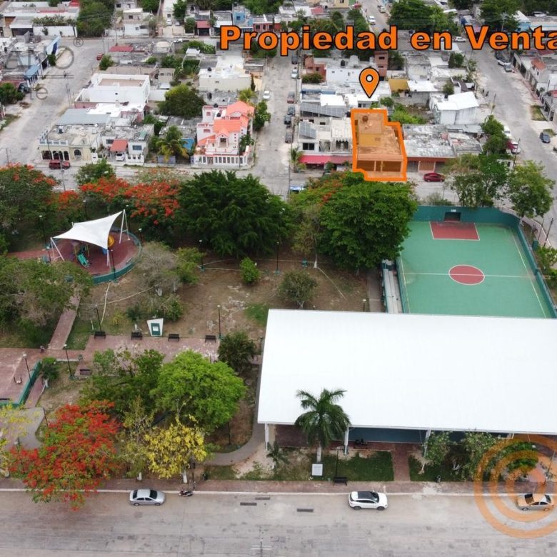 Vista aérea de la casa y el Parque de Colonos con sus canchas, Valladolid