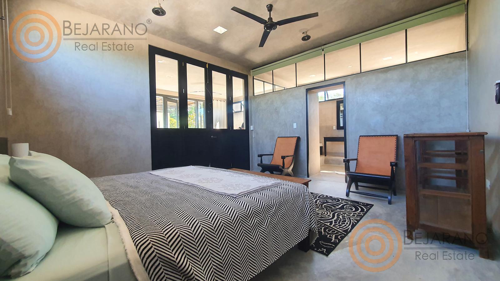 bre-c44-474-9-14 Habitación del departamento con ventanales altos