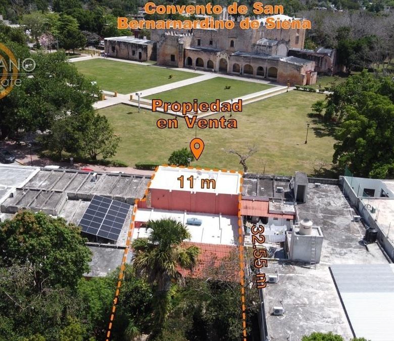 Vista aérea de la casa frente al Convento y el parque de Sisal