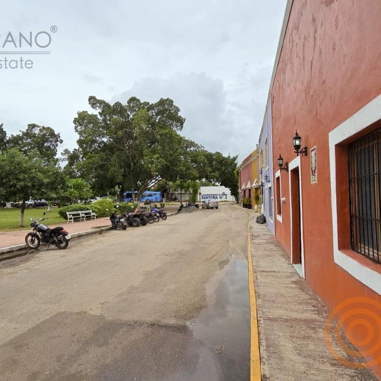 Esquina de la calle con vista al Convento de San Bernardino