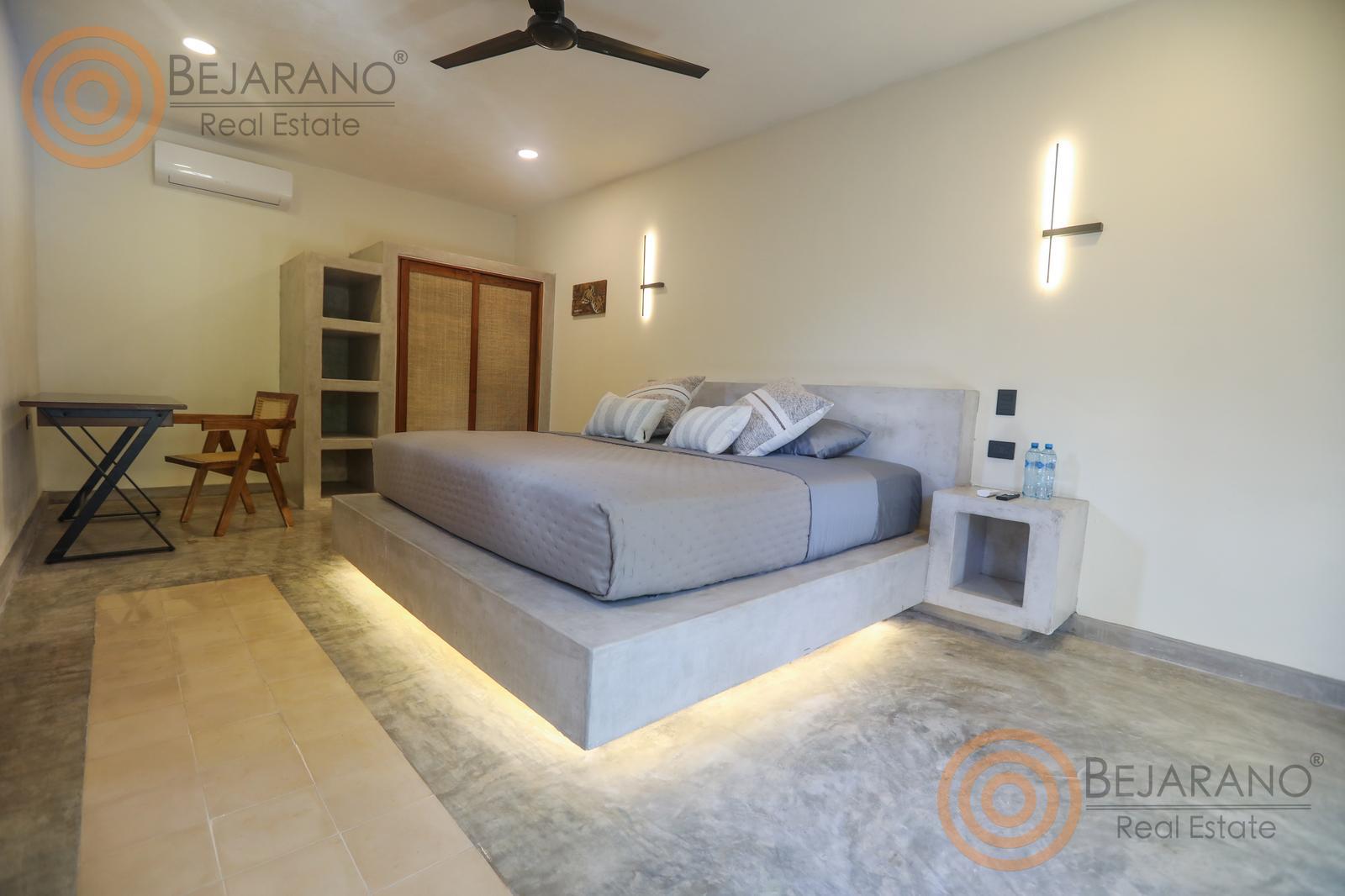 bre-crv-parksantaana-12 Recámara con cama, escritorio y aire acondicionado
