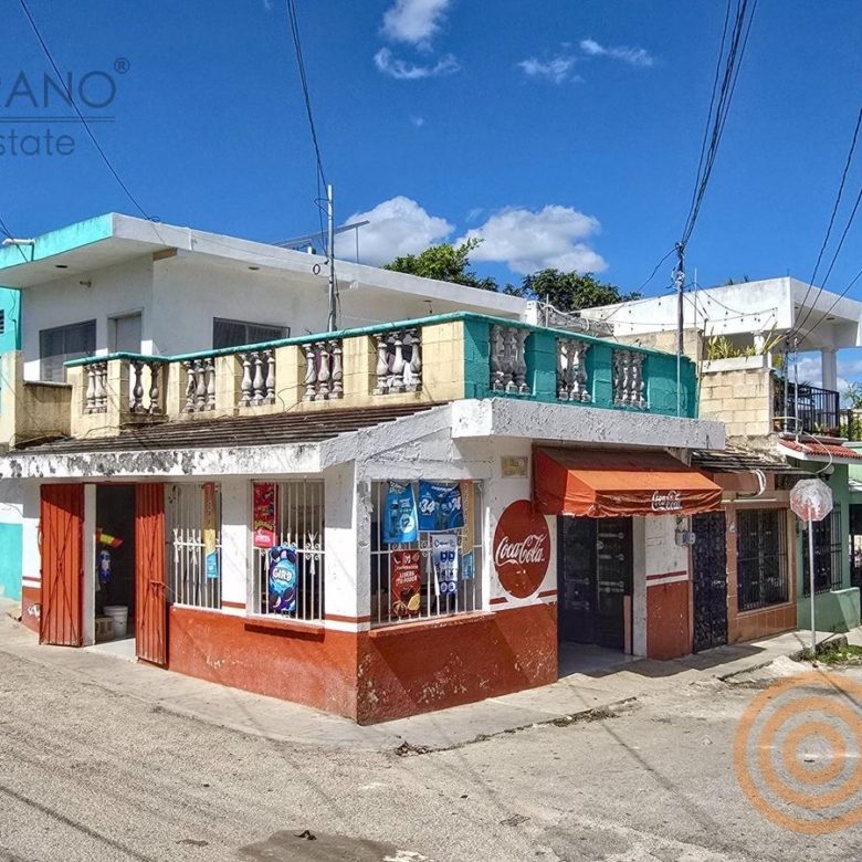 Propiedad en esquina con local comercial en planta baja y departamentos arriba