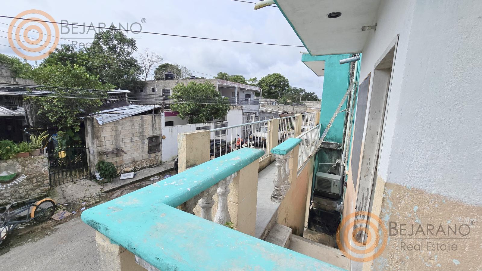 bre-cv-4deptsylc-14 Balcón con barandal turquesa sobre la calle