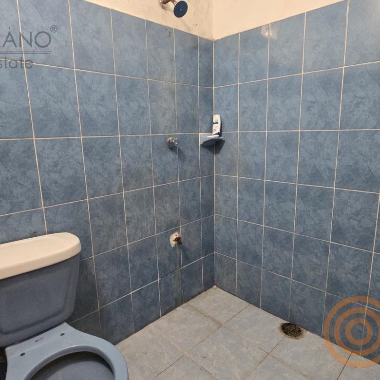 Baño con azulejo azul