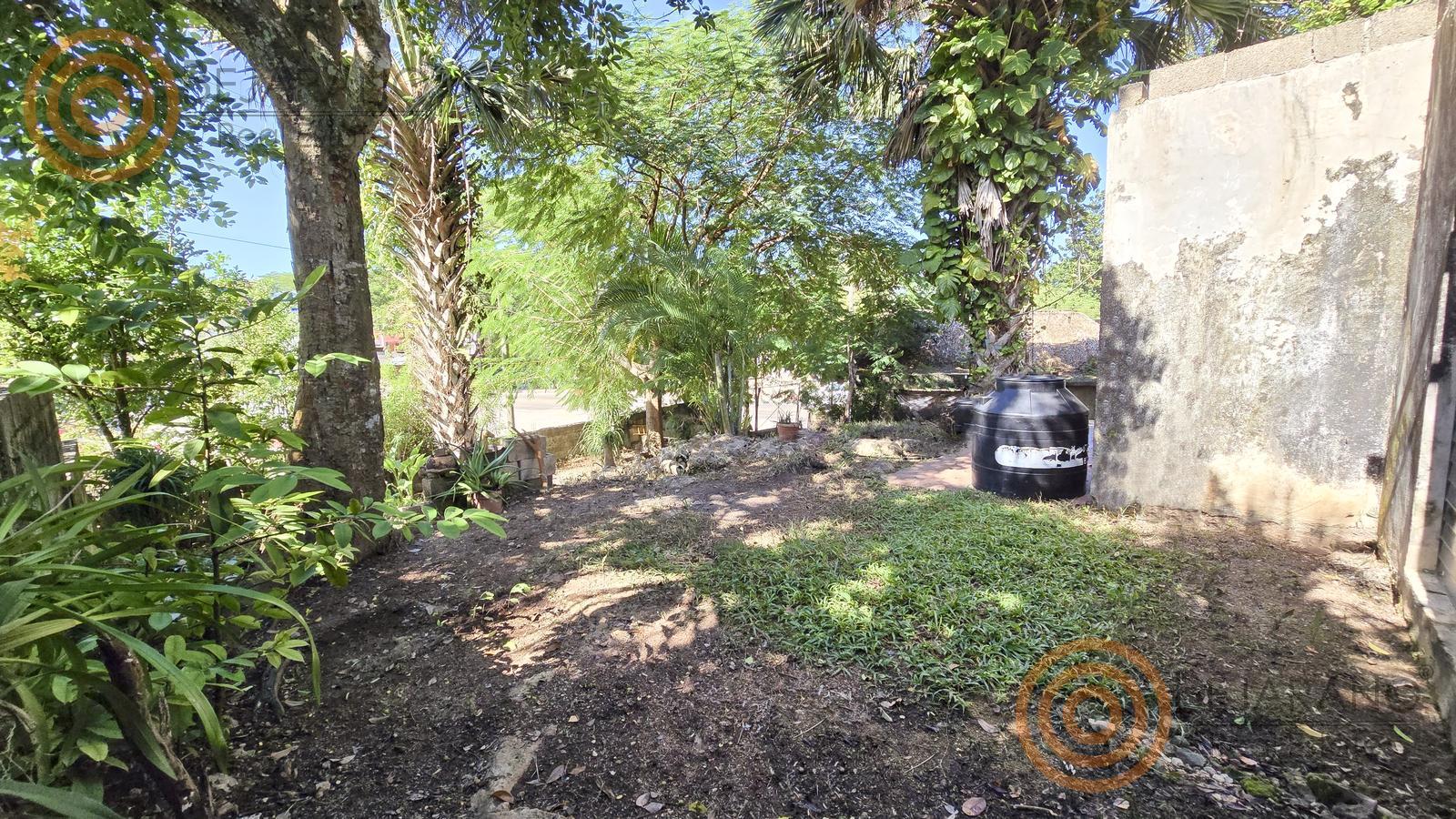 bre-cv-cuncunul-16 Jardín amplio con árboles y estacionamiento