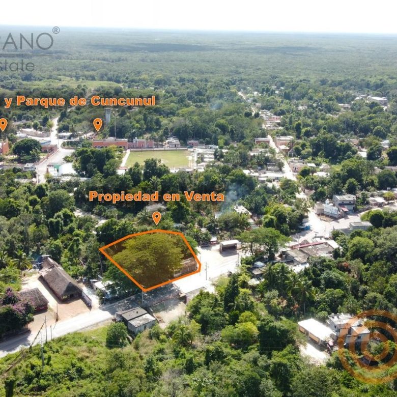 Vista aérea de la propiedad cerca de la iglesia y el parque de Cuncunul