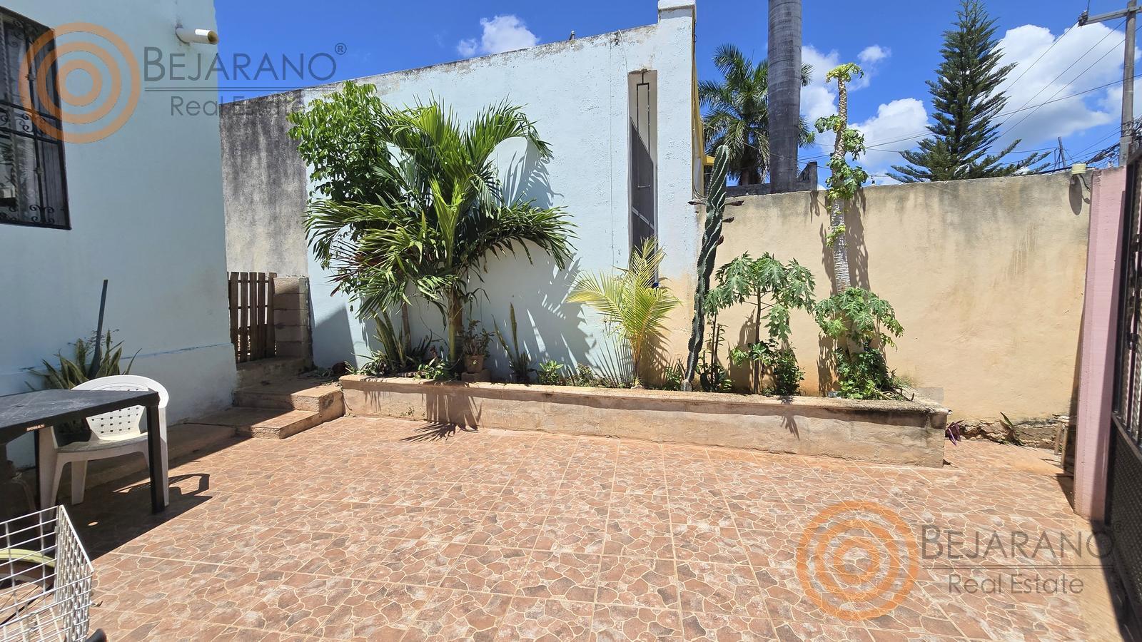 bre-cv-orqui-04 Patio frontal con plantas y jardinera