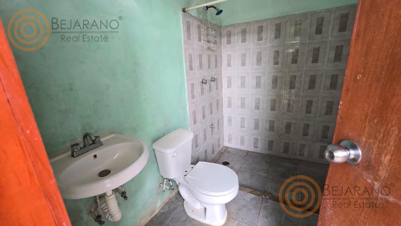 bre-cv-orqui-17 Baño de servicio con lavabo y regadera