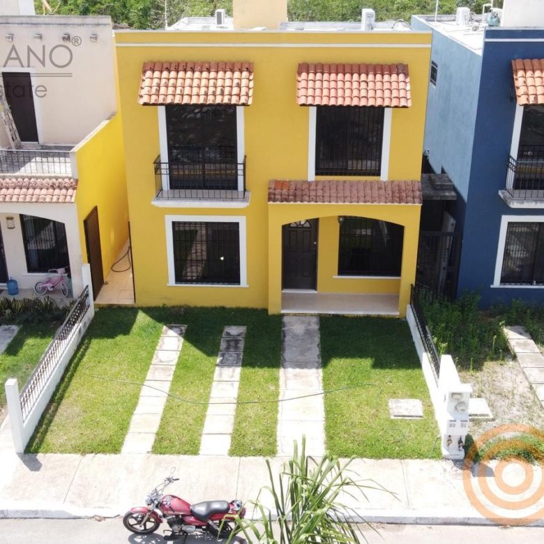 Fachadas de colores de las casas de la privada Santa Lucía