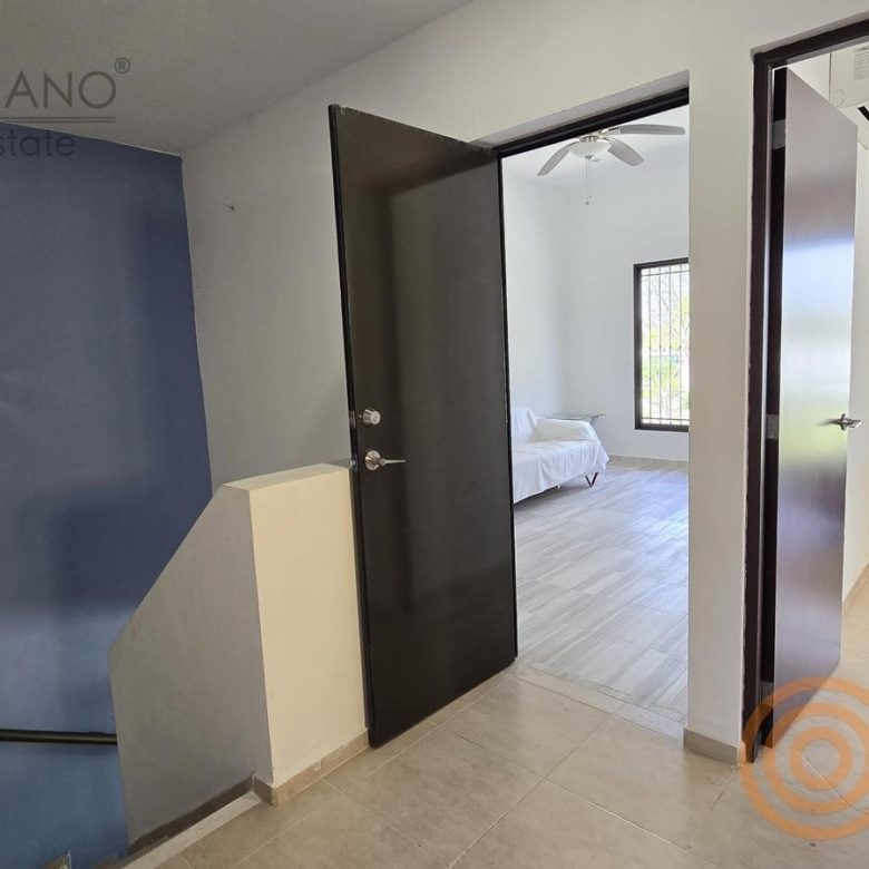 Pasillo de la planta alta con acceso a las recámaras