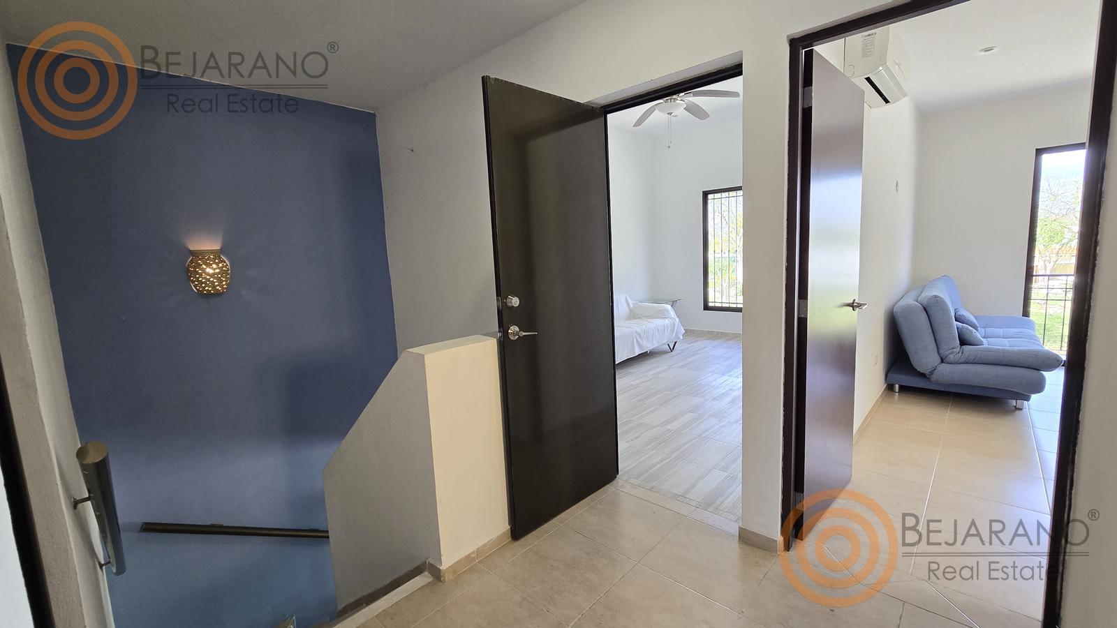 bre-cv-privstluc-a-23 Pasillo de la planta alta con acceso a las recámaras