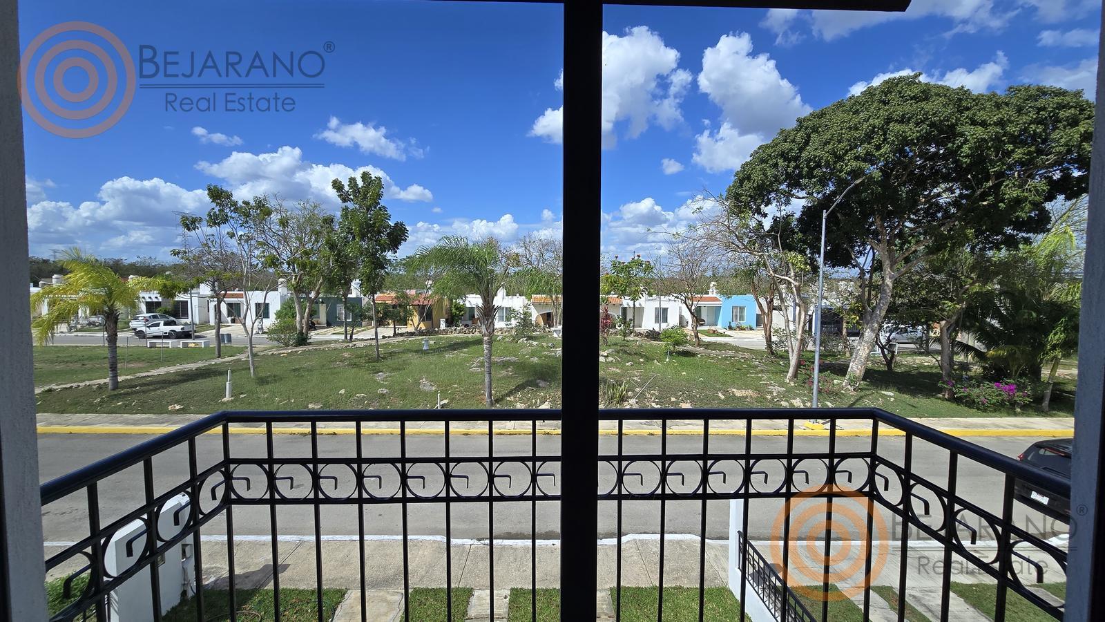 bre-cv-privstluc-a-25 Balcón de la planta alta con vista a las áreas verdes de la privada
