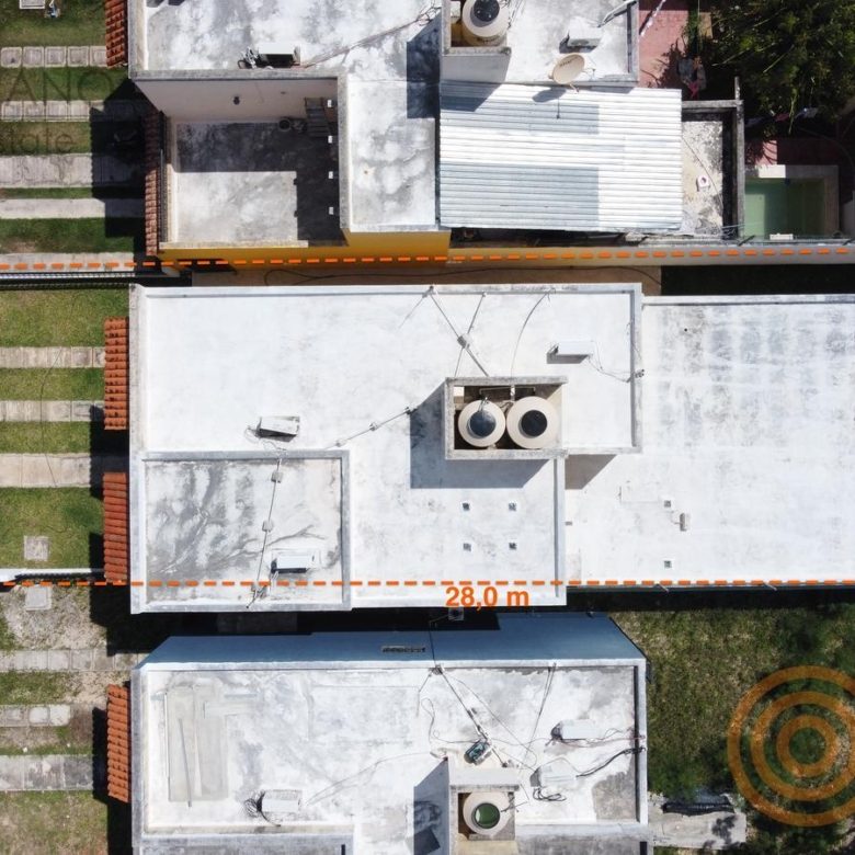 Vista aérea de la casa y su terreno