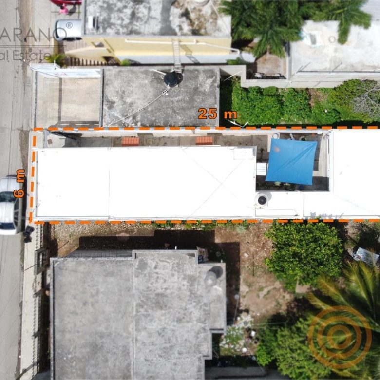Vista aérea con el terreno de la casa de 6 por 25 m