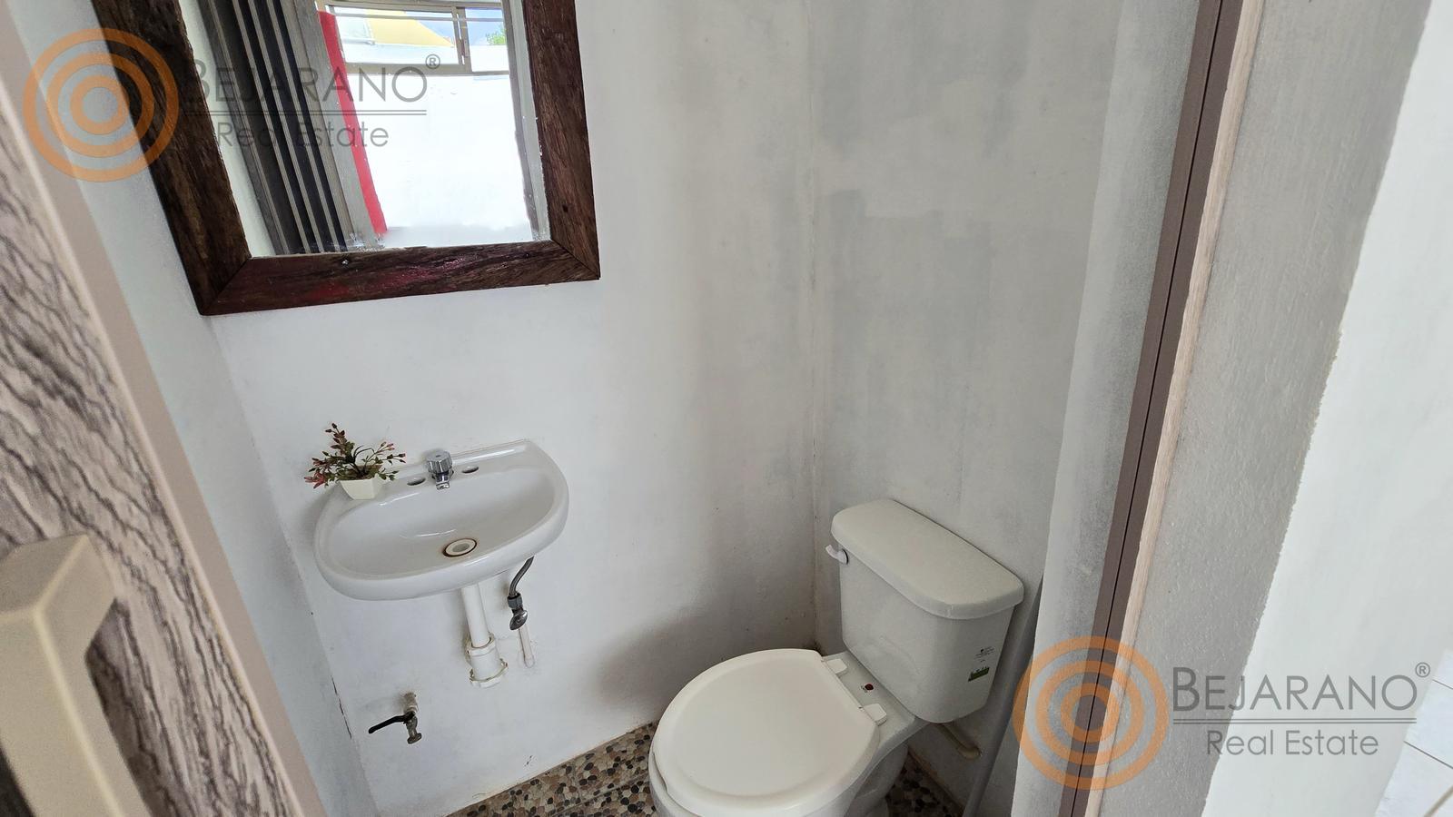 bre-cylv-c39-05 Baño independiente del local comercial
