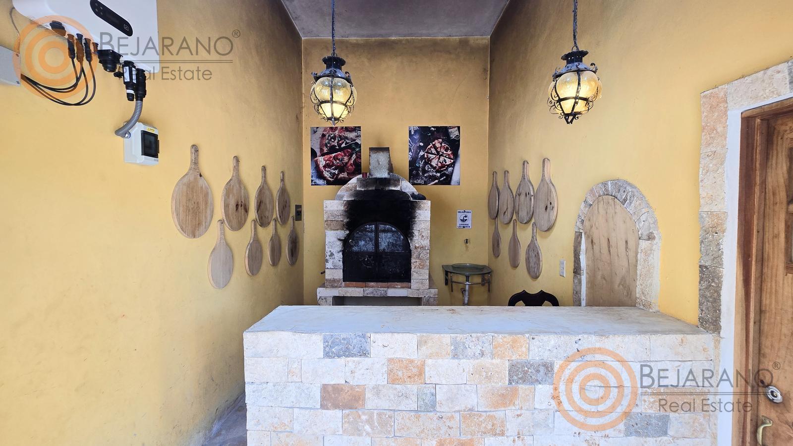 bre-hr-temoz-n-08 Horno de leña de la pizzería con lámparas y utensilios