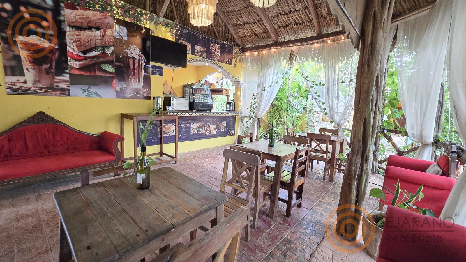bre-hr-temoz-n-28 Cafetería con sillones rojos y barra de servicio