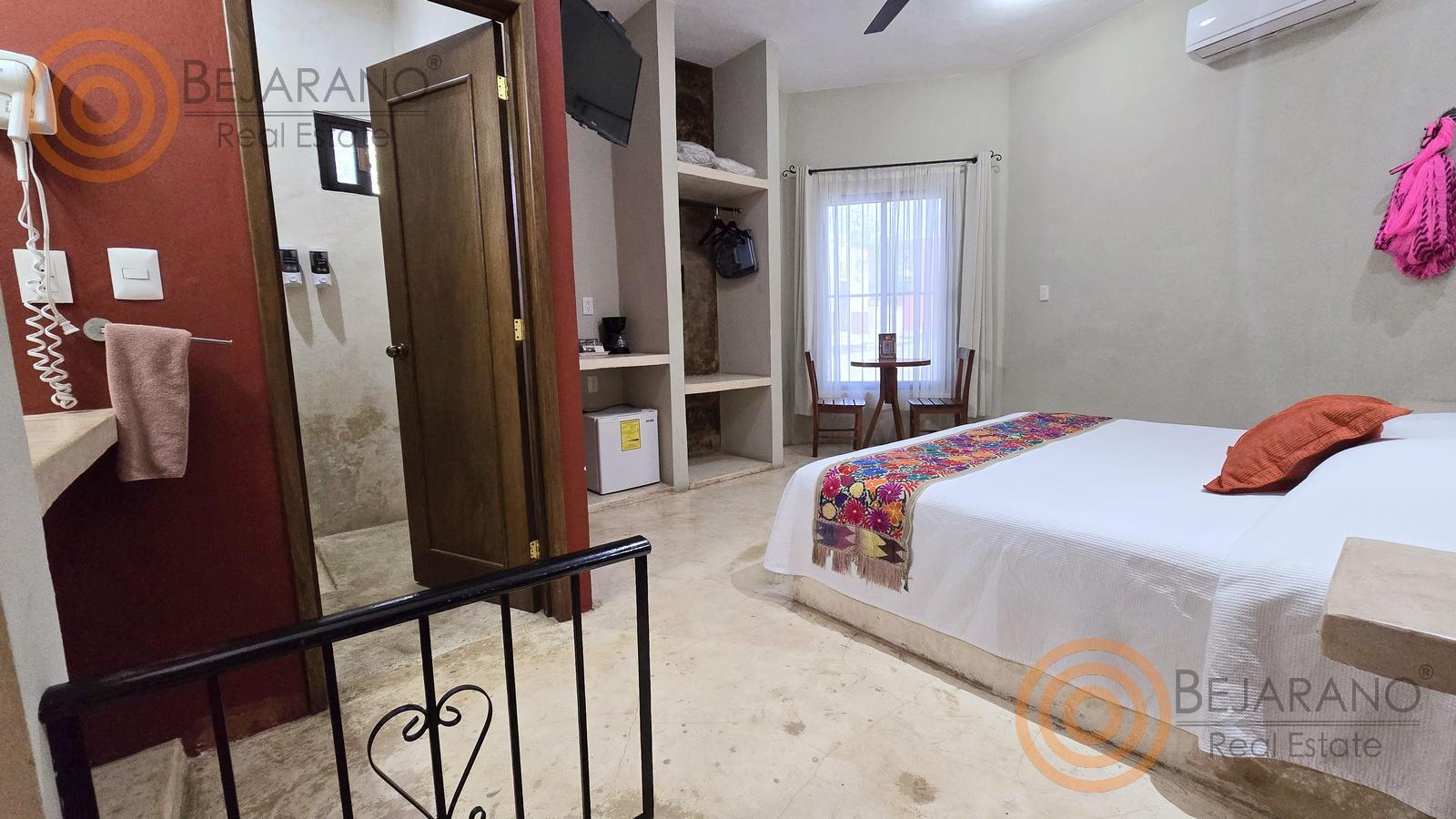 bre-hv-56sisal-06 Habitación con cama, A/C y escritorio en el hotel boutique de Sisal