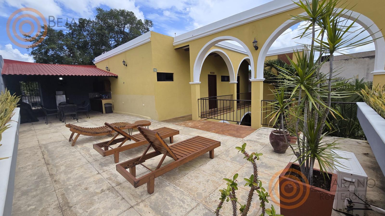 bre-hv-56sisal-14 Terraza con camastros y arcos coloniales del hotel en venta