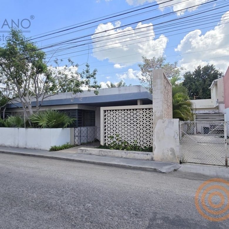 Fachada y calle de la oficina en San Juan