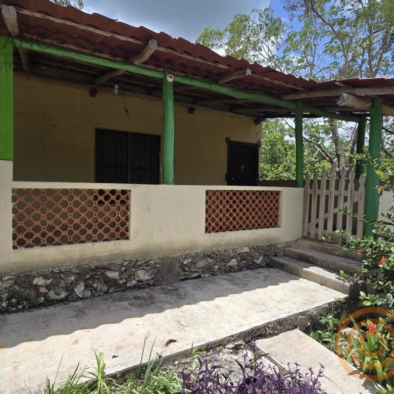 Terraza techada de la casa del rancho en Ebtún