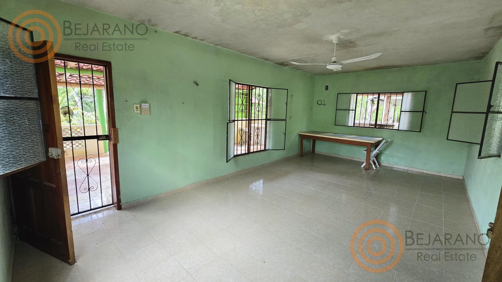 bre-rv-ebtun-07 Interior de la casa del rancho: área principal con ventanas