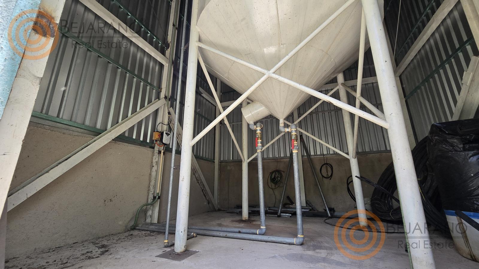 bre-rv-tixcalcupul-380-10 Estructura de la torre de servicios con tanque de agua