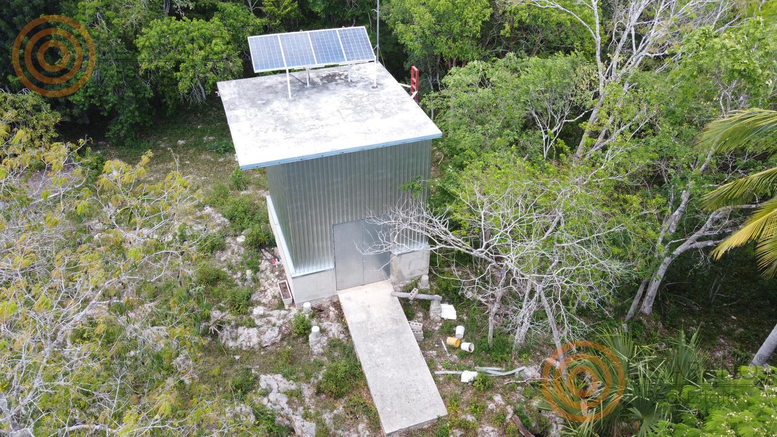 bre-rv-tixcalcupul-380-11 Caseta con panel solar en medio de la selva