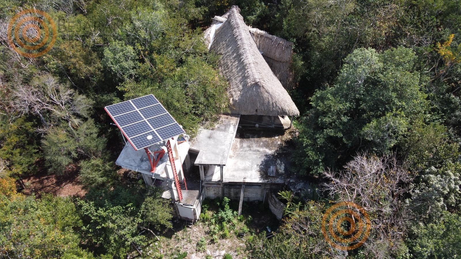 bre-rv-tixcalcupul-380-13 Vista aérea de la palapa principal con panel solar