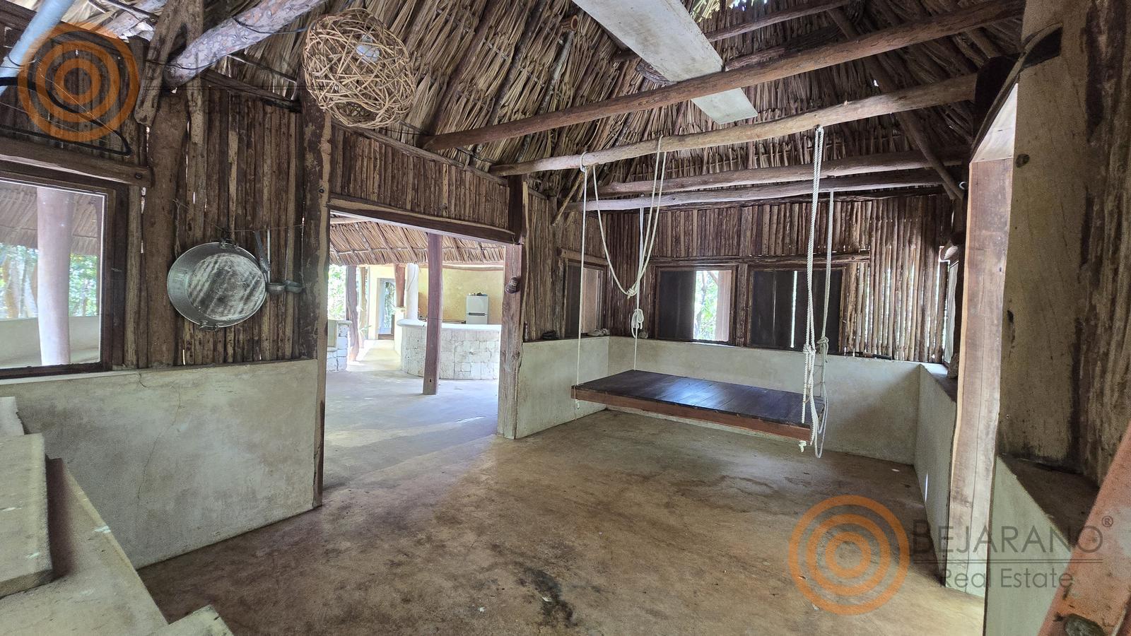 bre-rv-tixcalcupul-380-19 Interior de la palapa con área de descanso y columpio