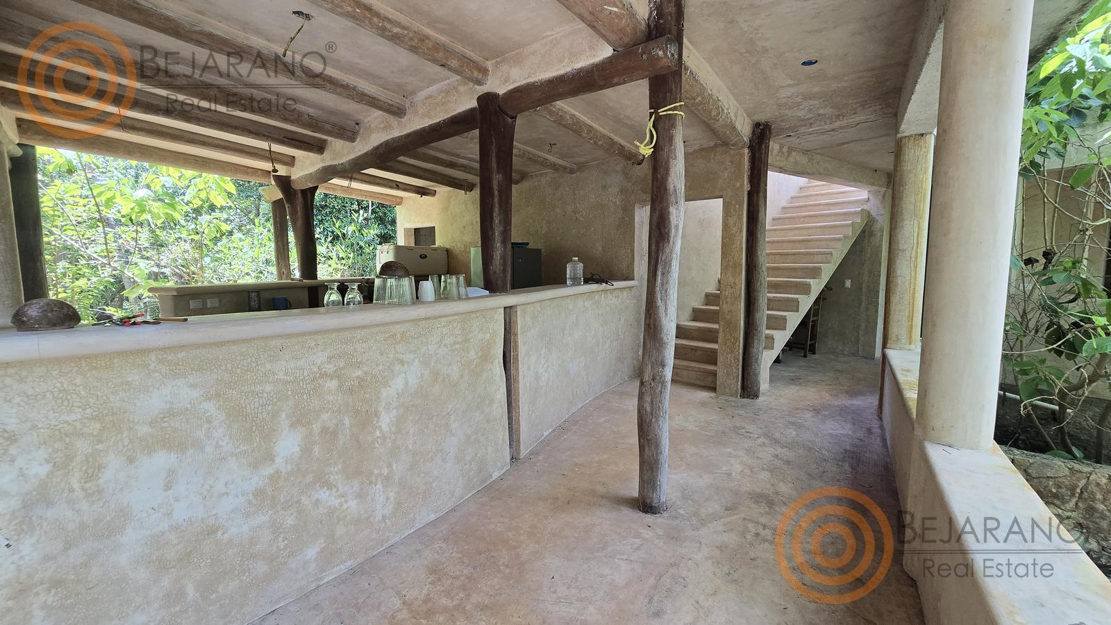 bre-rv-tixcalcupul-380-22 Barra y escalera interior de la palapa principal