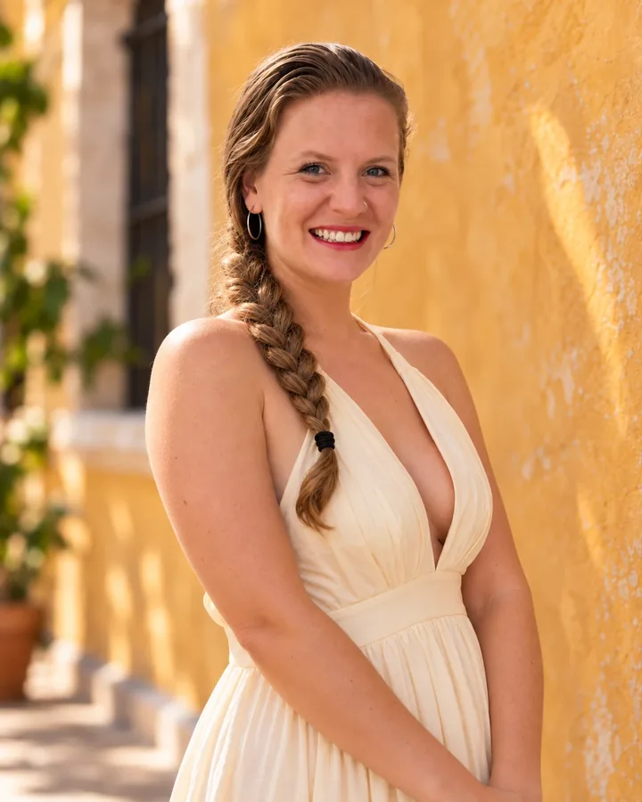 Sophie Bejarano, de Bejarano Real Estate, en una calle de Valladolid, Yucatán